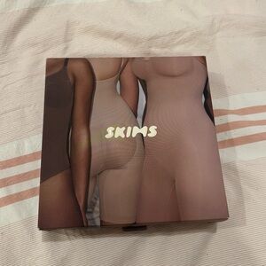 Woman’s brand new Skims sculpting bodysuit! Valentines Day edition!